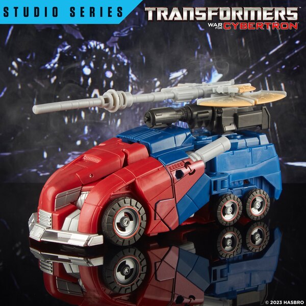 Image Of Studio Series WFC Gamer Edition Optimus Prime  (35 of 38)